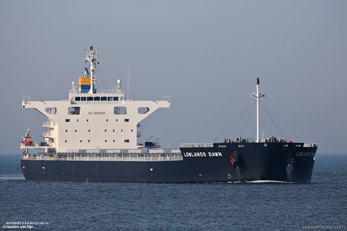 Lowlands-Dawn - Bulk Carrier vessel registered in Singapore