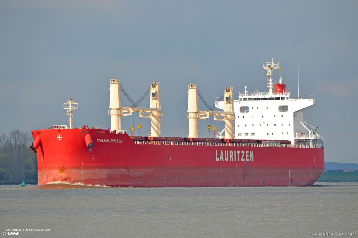 Unity-Life - Bulk Carrier vessel registered in Bahamas
