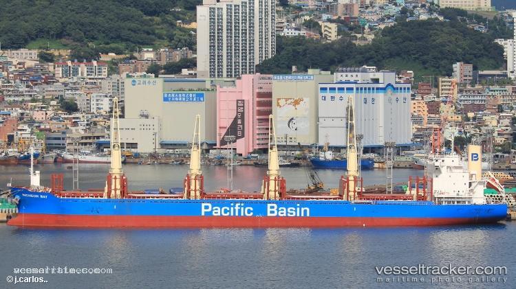 Incheon-Bay - Bulk Carrier vessel registered in Hong Kong