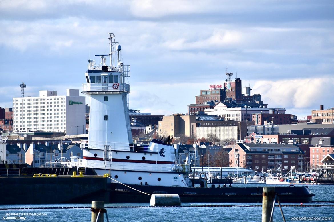 Barry-Silverton - Pusher Tug vessel registered in United States of America