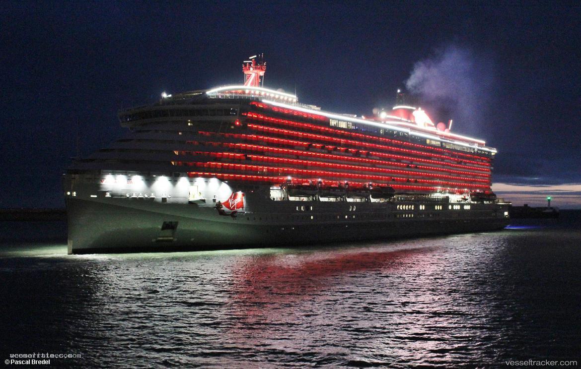 Valiant-Lady - Cruise Ship vessel registered in Bahamas