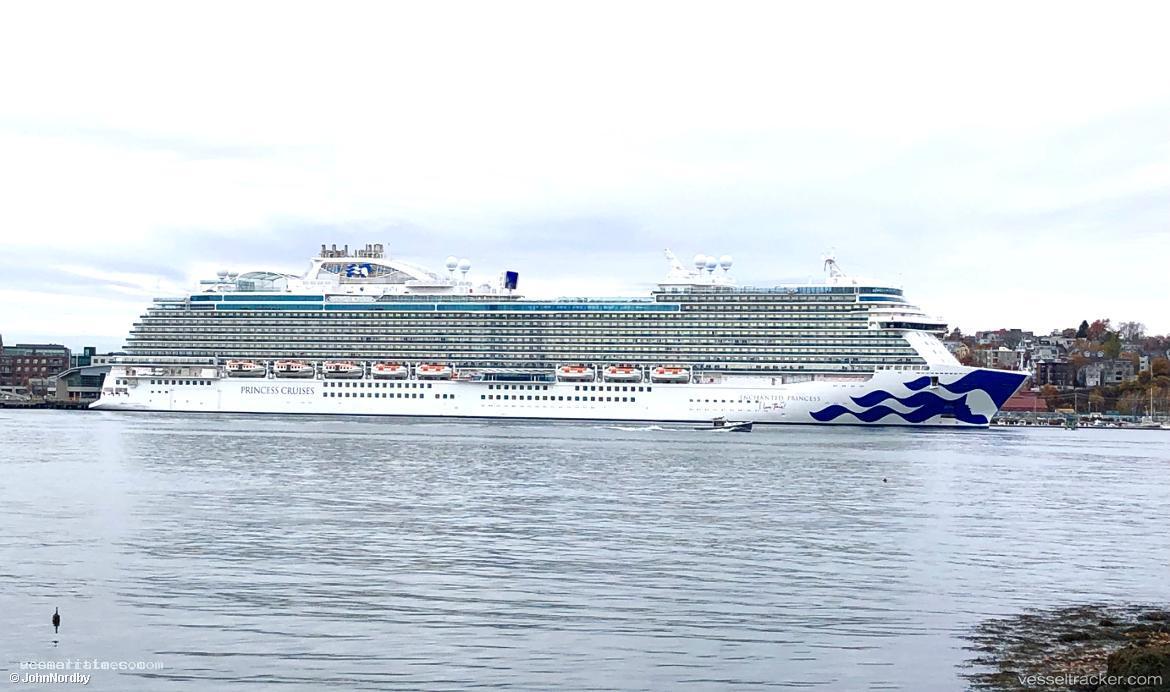 Enchanted-Princess - Cruise Ship vessel registered in Bermuda
