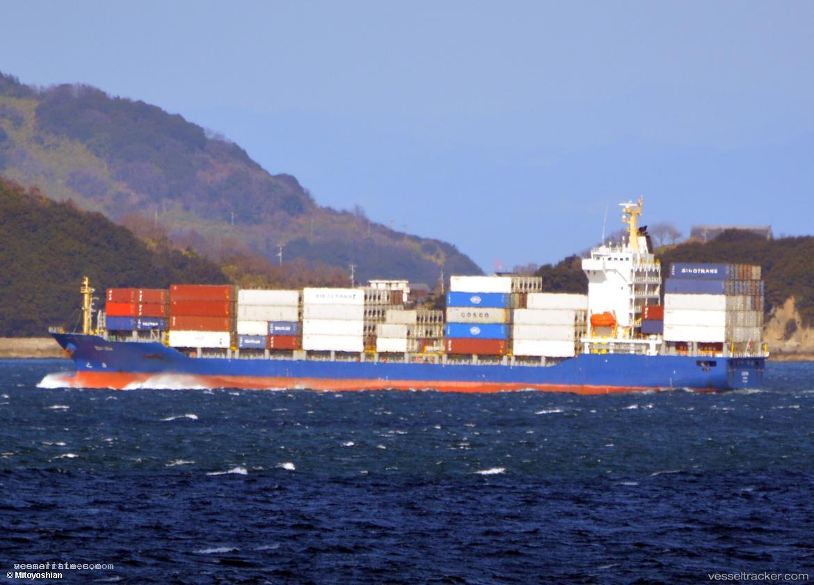 Estima - Container Ship vessel registered in Bahamas