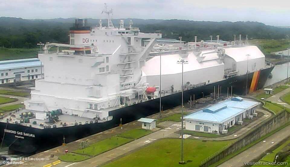 Diamond-Gas-Sakura - Lng Tanker vessel registered in Singapore