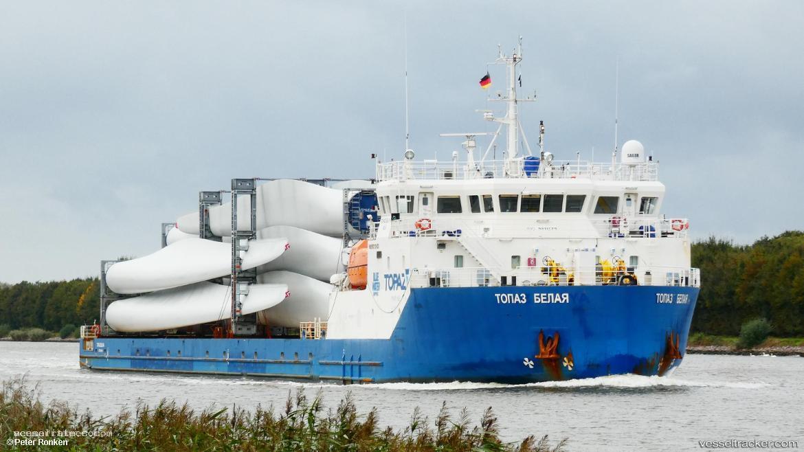 Topaz-Belaya - Heavy Load Carrier vessel registered in Marshall Islands