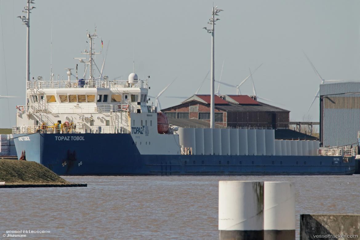 Topaz-Tobol - Heavy Load Carrier vessel registered in Marshall Islands