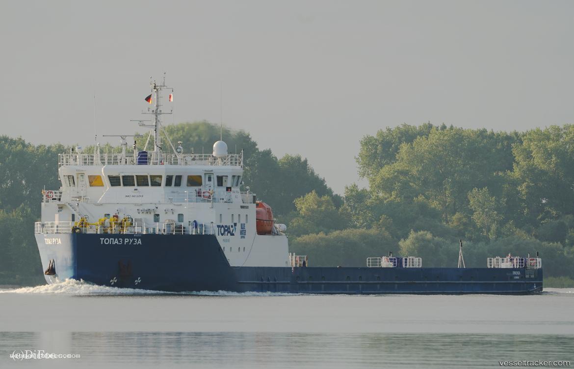 Topaz-Ruza - Heavy Load Carrier vessel registered in Marshall Islands