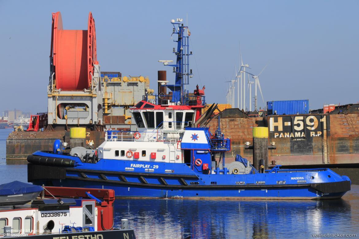 Fairplay-29 - Tug vessel registered in Portugal