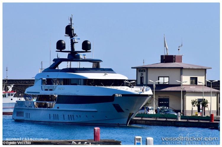 Seven-Sins - Yacht vessel registered in Cayman Islands