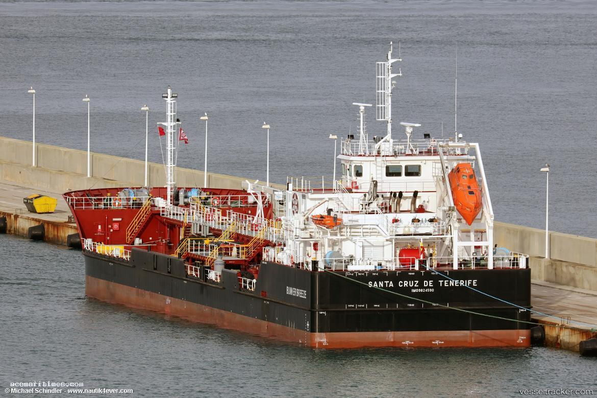 Bunker-Breeze - Bunkering Tanker vessel registered in Spain