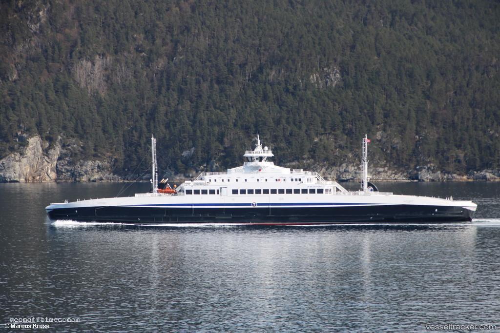 Huftaroy - Passenger Ro Ro Cargo Ship vessel registered in Norway