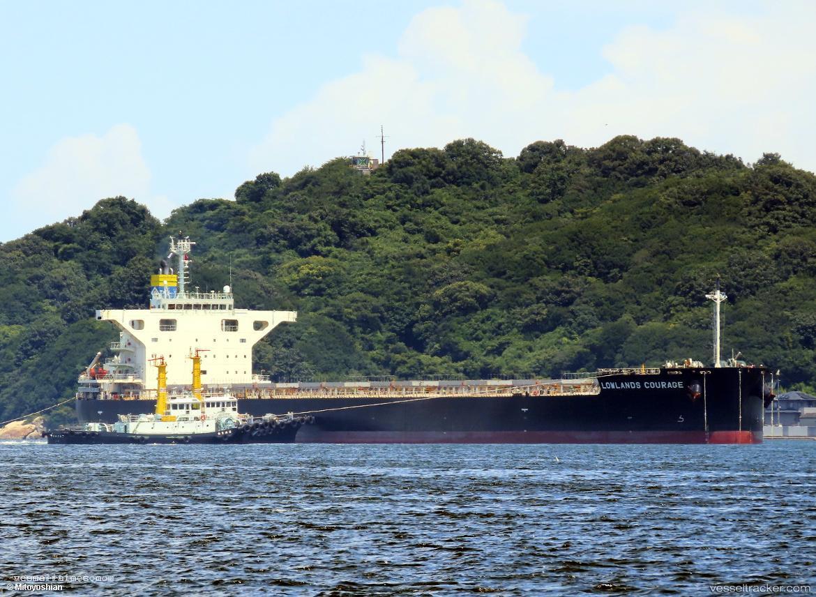 Lowlands-Courage - Bulk Carrier vessel registered in Singapore