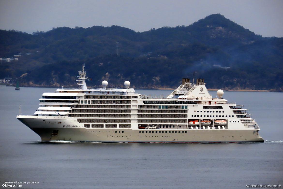 Silver-Moon - Cruise Ship vessel registered in Bahamas
