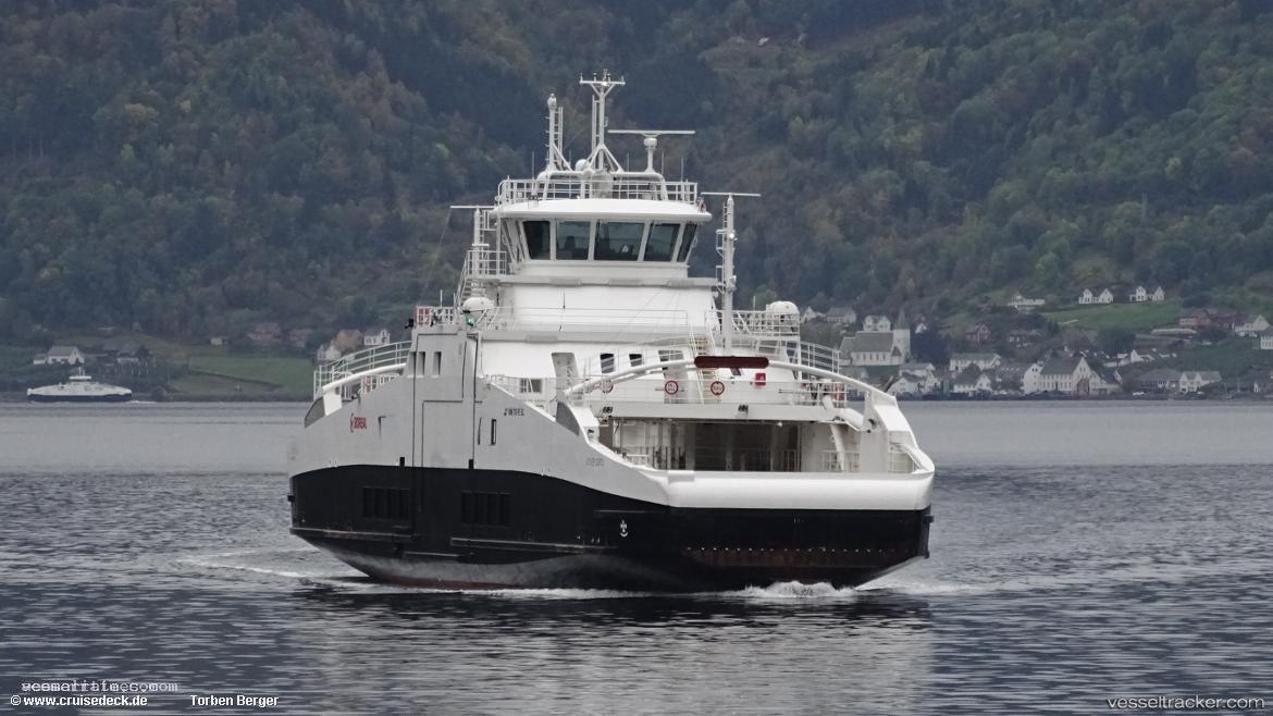 Utnefjord - Passenger Ro Ro Cargo Ship vessel registered in Norway