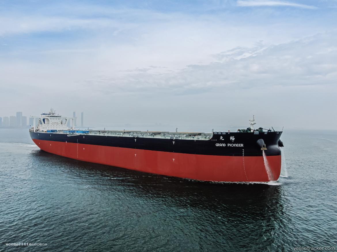 Grand-Pioneer - Ore Carrier vessel registered in Singapore
