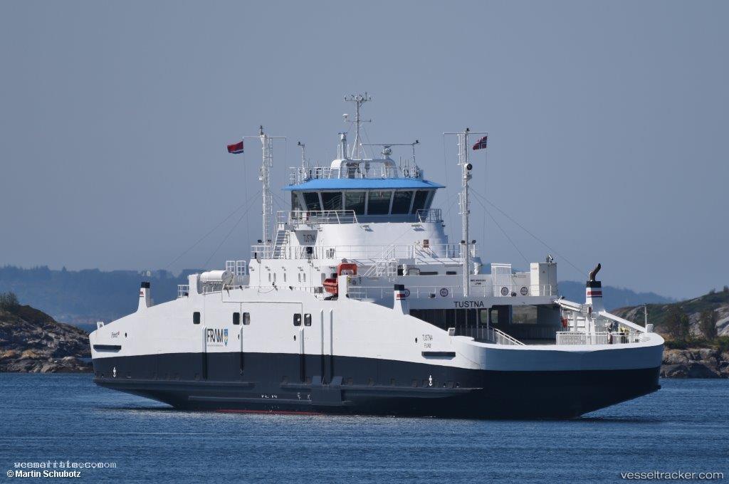 Tustna - Passenger Ro Ro Cargo Ship vessel registered in Norway