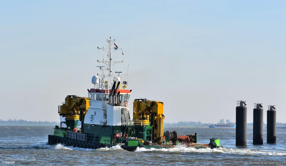 Auxilia - Tug vessel registered in Netherlands
