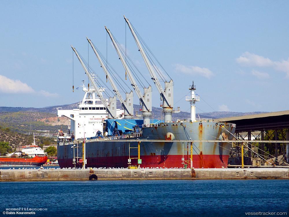 Uma-Naree - Bulk Carrier vessel registered in Singapore
