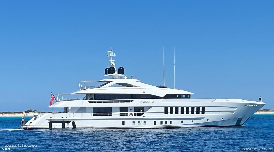 Moskito - Yacht vessel registered in Cayman Islands