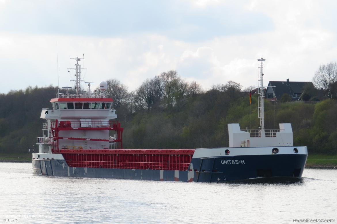 Leonie - Multi Purpose Carrier vessel registered in Antigua and Barbuda
