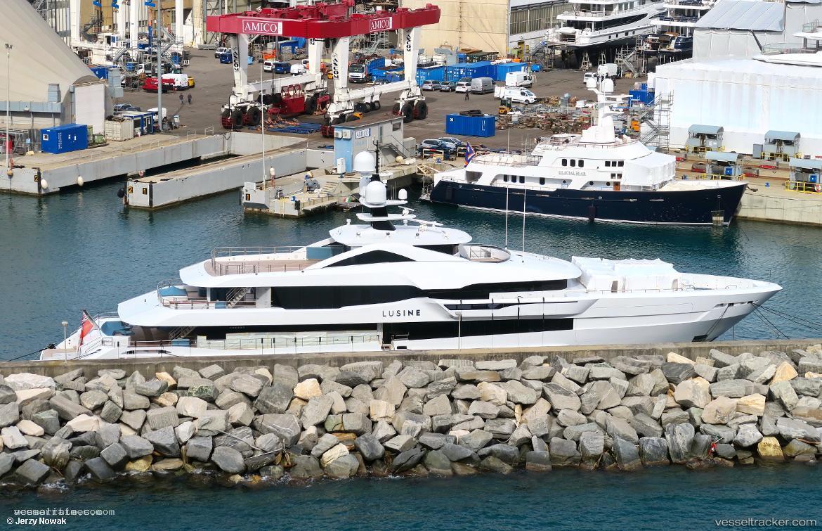 Lusine - Yacht vessel registered in Cayman Islands