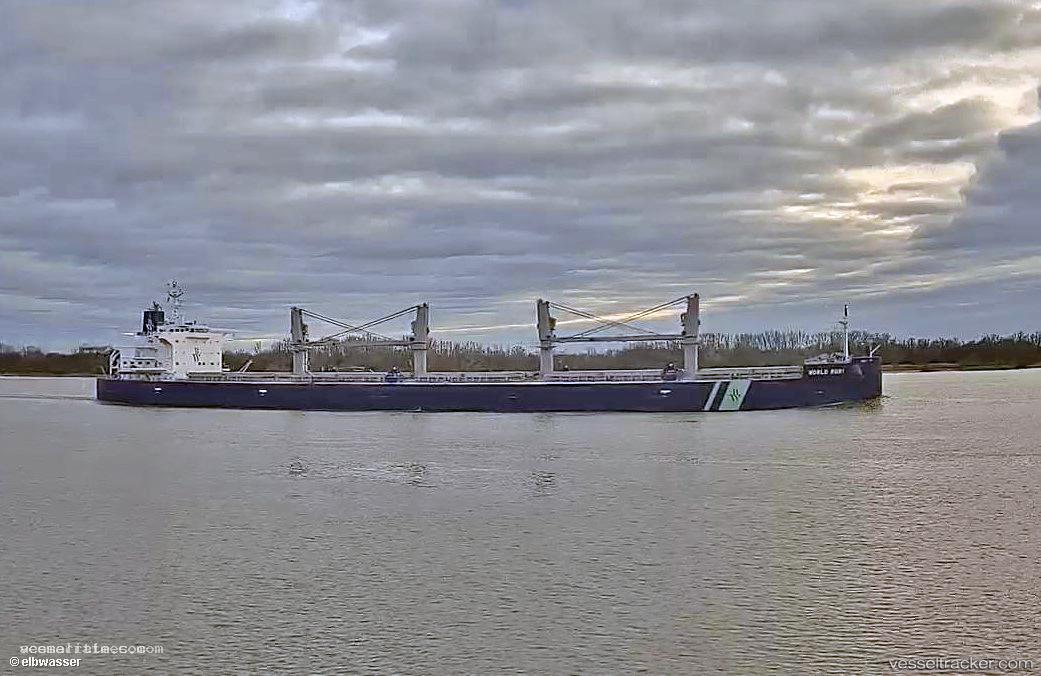 World-Ruby - Bulk Carrier vessel registered in United Kingdom