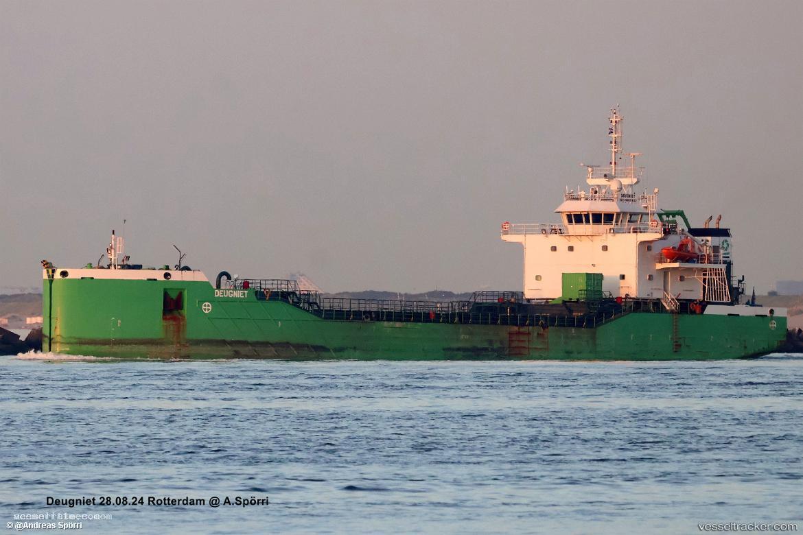 Deugniet - Dredger vessel registered in Luxembourg