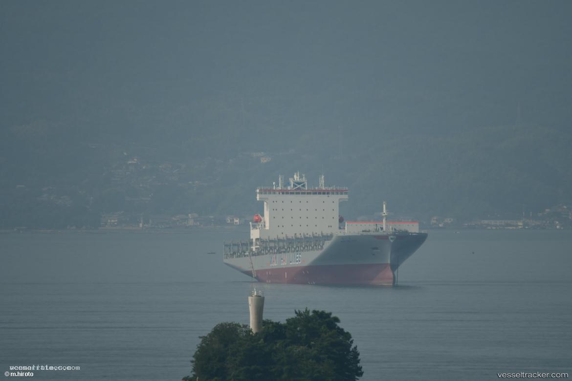 Wan-Hai-321 - Container Ship vessel registered in Singapore