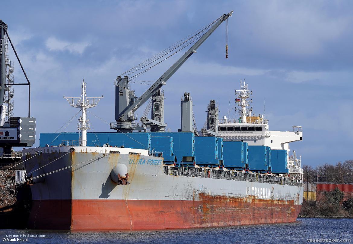 Ultra-Forest - Bulk Carrier vessel registered in Panama