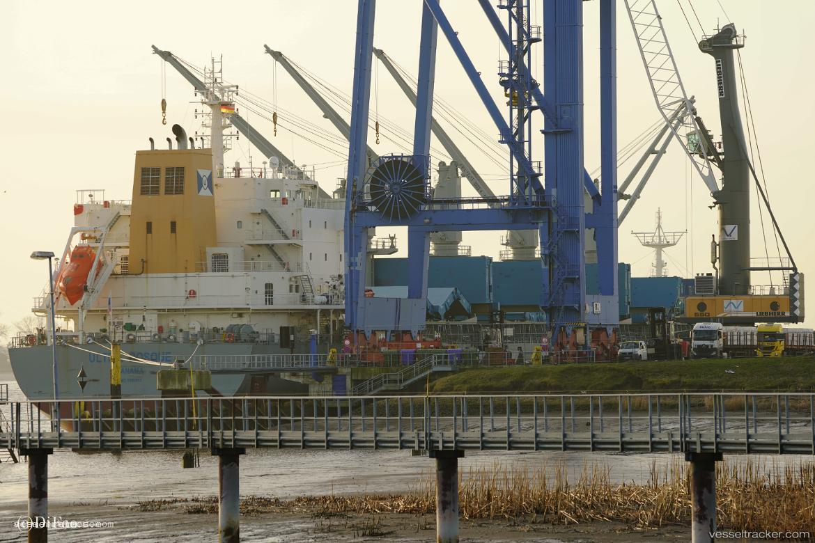 Ultra-Bosque - Bulk Carrier vessel registered in Singapore