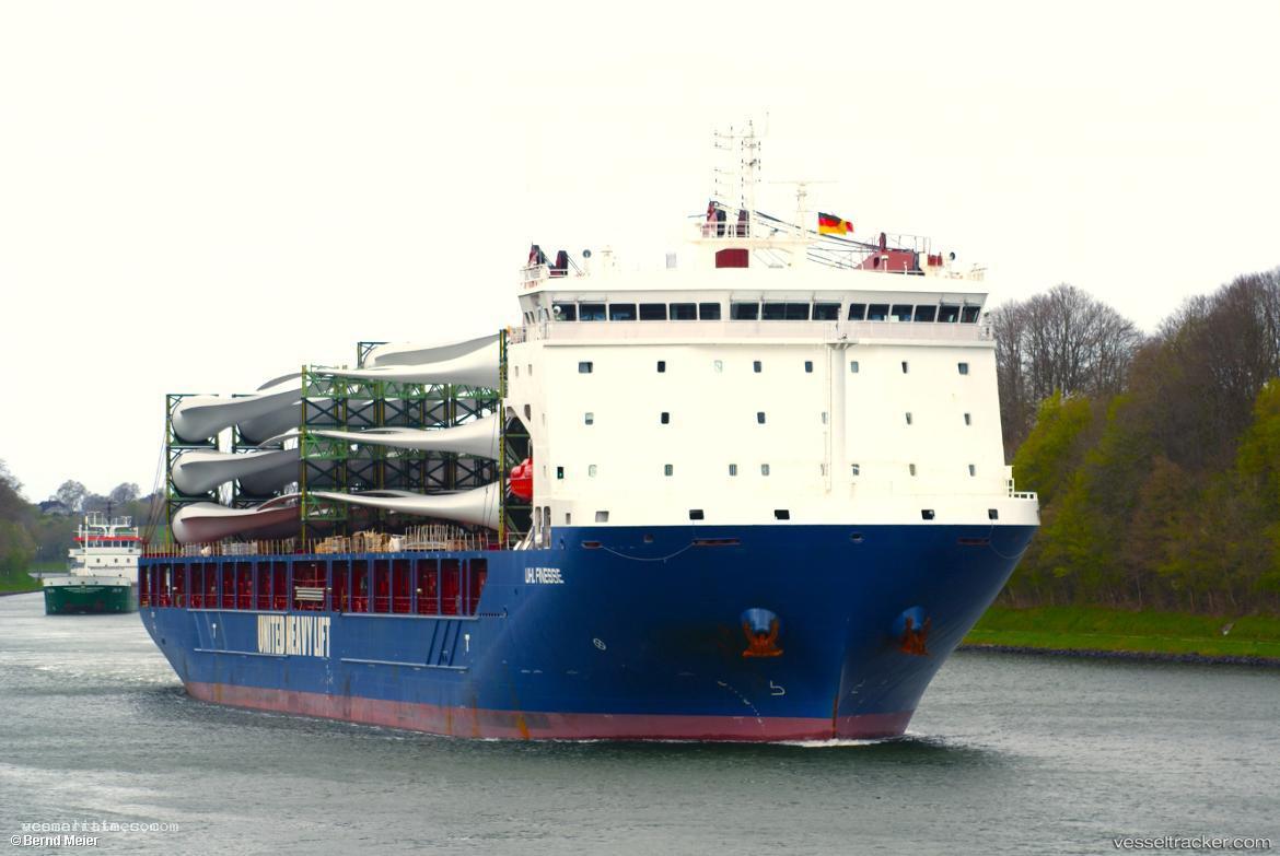 Uhl-Finesse - Heavy Load Carrier vessel registered in Portugal