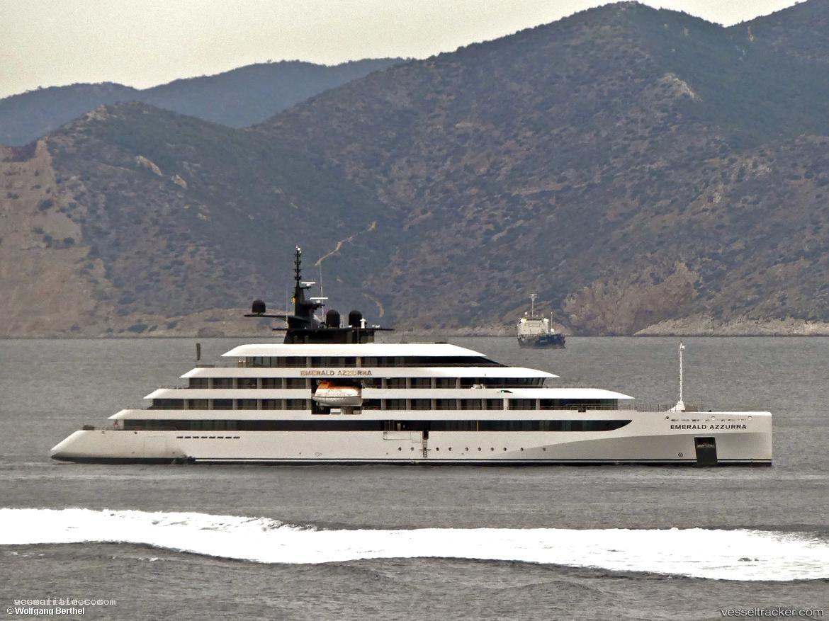 Emerald-Azzurra - Cruise Ship vessel registered in Bahamas