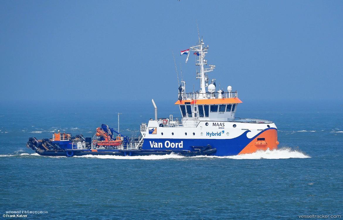 Maas - Dredger vessel registered in Netherlands