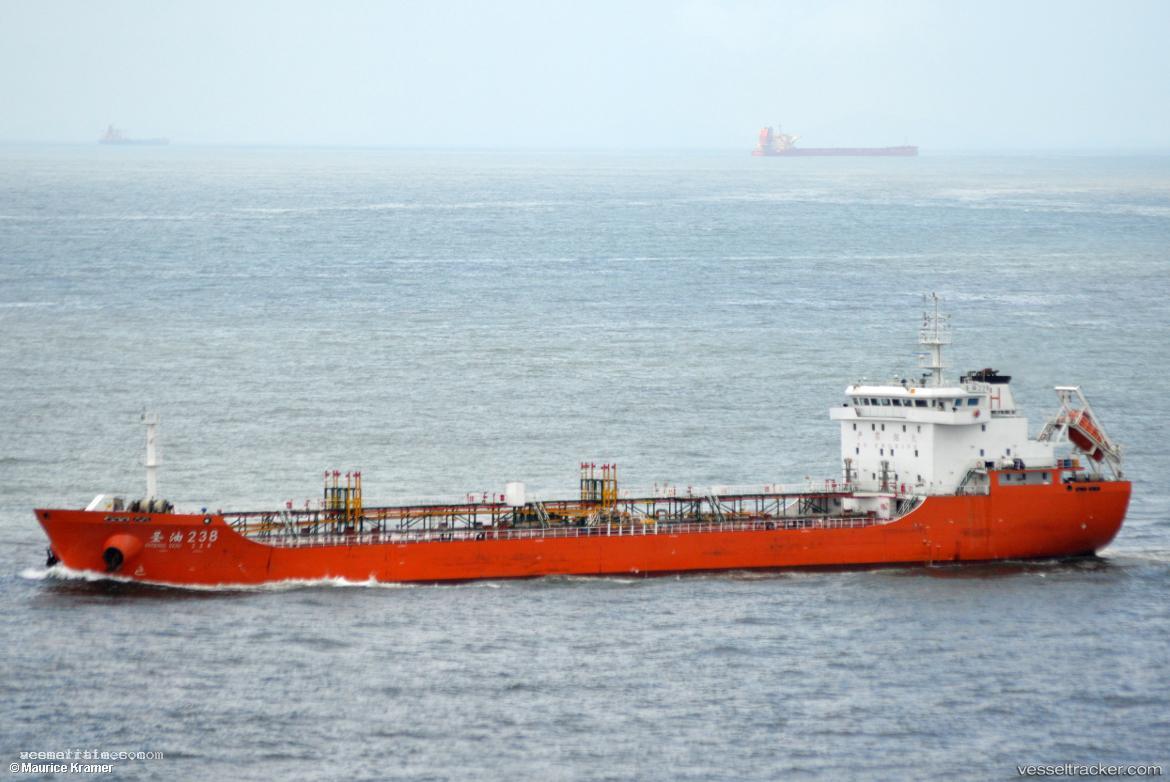 Hao-Yuan-102 - Oil Products Tanker vessel registered in China