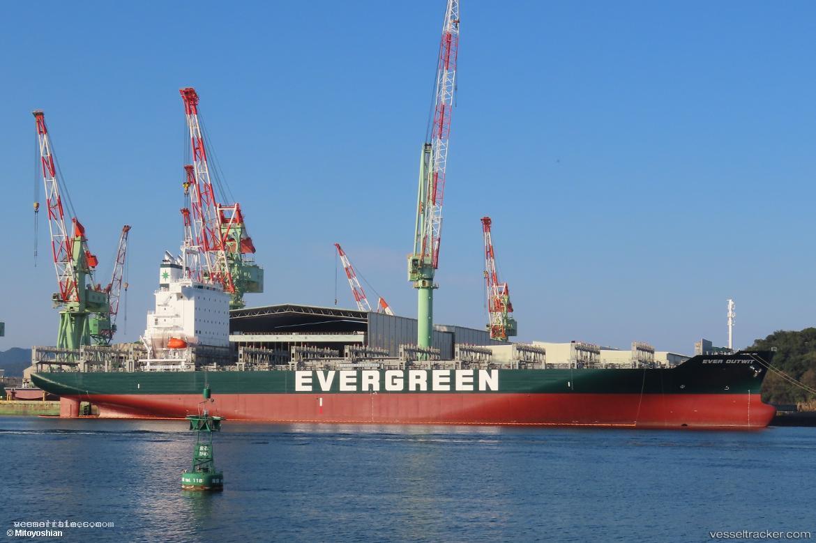Ever-Outwit - Container Ship vessel registered in Panama