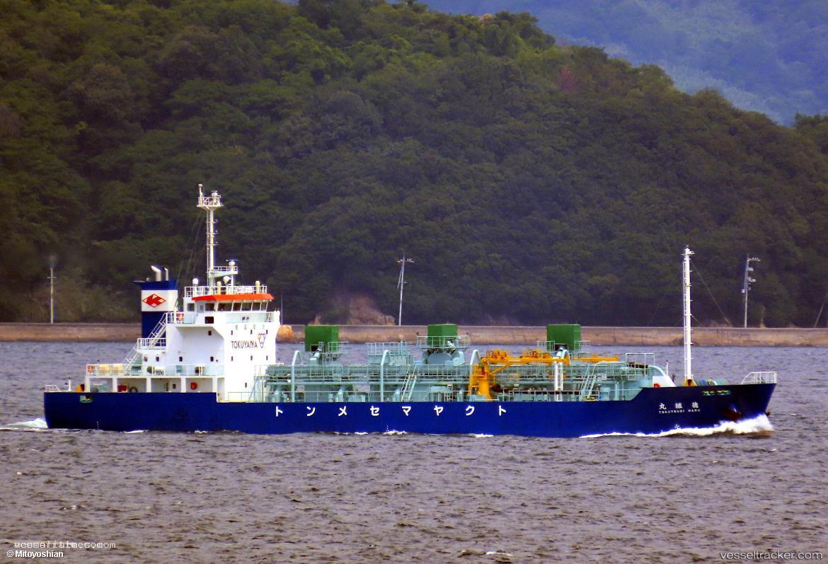 Tokutsugi-Maru - Cement Carrier vessel registered in Japan