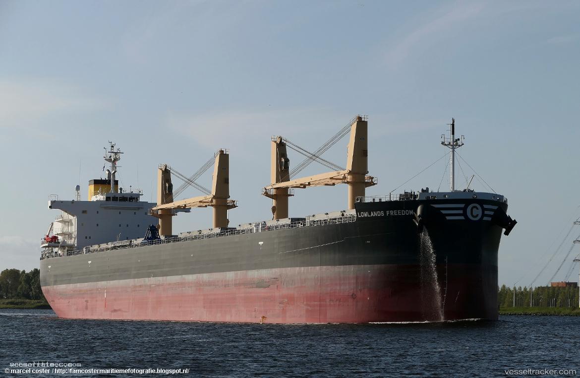Lowlands-Freedom - Bulk Carrier vessel registered in Singapore