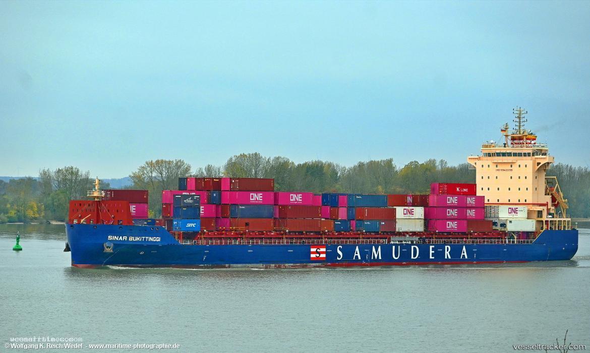 Sinar-Bukittinggi - Container Ship vessel registered in Singapore