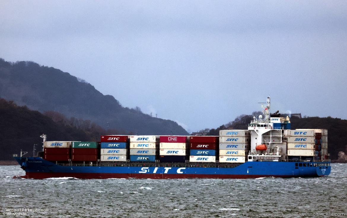 Sitc-Fenghe - Container Ship vessel registered in Hong Kong
