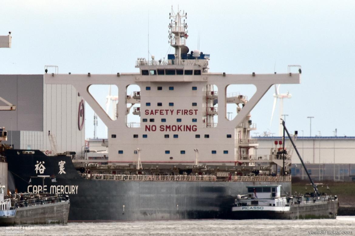 Cape-Mercury - Bulk Carrier vessel registered in Singapore