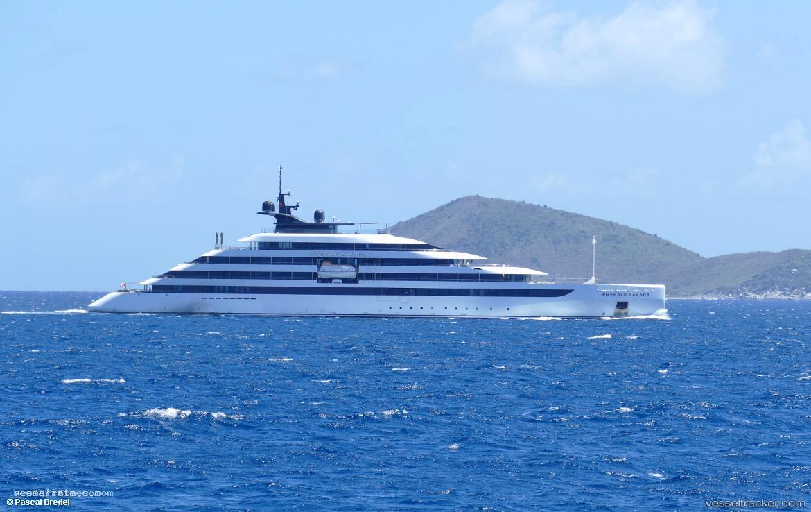 Emerald-Sakara - Cruise Ship vessel registered in Bahamas