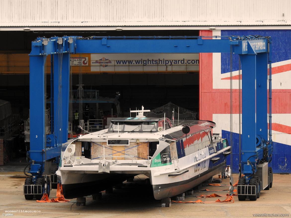 Earth-Clipper - Passenger Ship vessel registered in United Kingdom