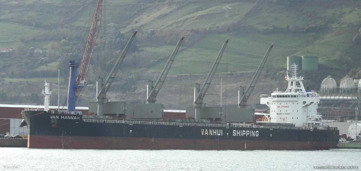 Van-Hannah - Bulk Carrier vessel registered in Singapore