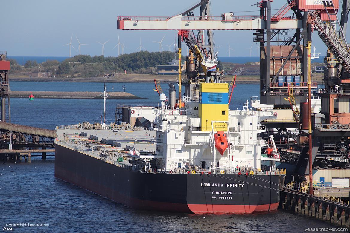 Lowlands-Infinity - Bulk Carrier vessel registered in Singapore