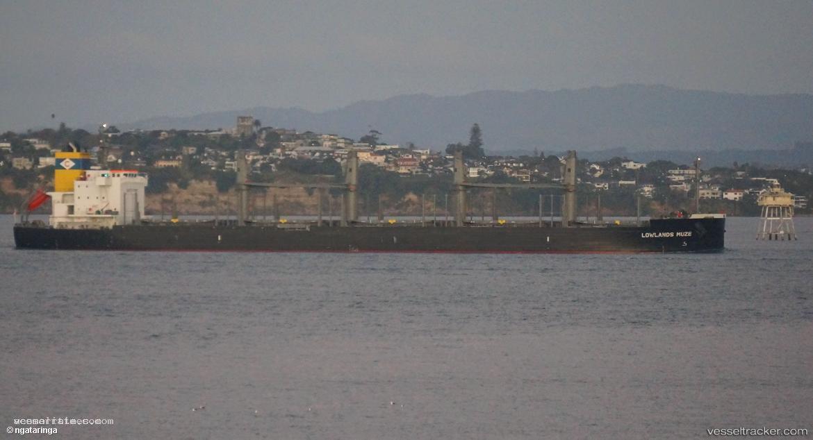 Lowlands-Muze - Bulk Carrier vessel registered in Singapore