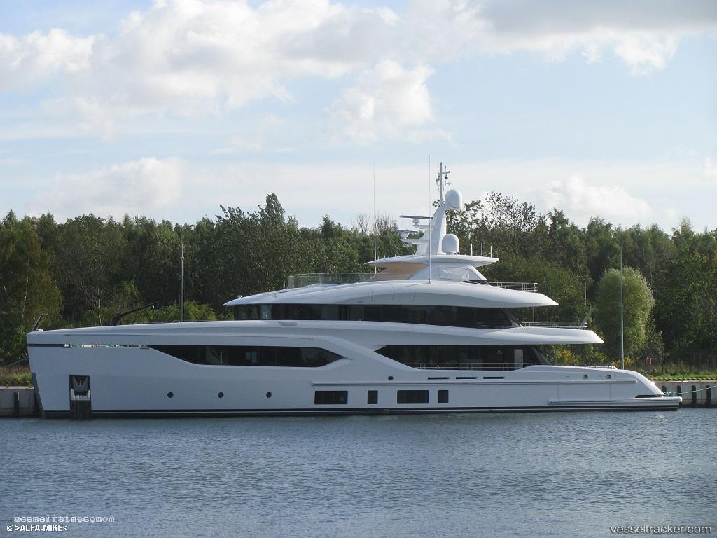Miss-Leen - Yacht vessel registered in Cayman Islands