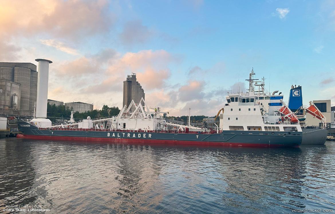 Cemcommander - Cement Carrier vessel registered in Cyprus