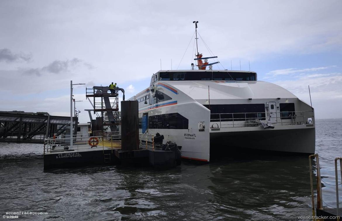 Alveola-Amarela - Passenger Ship