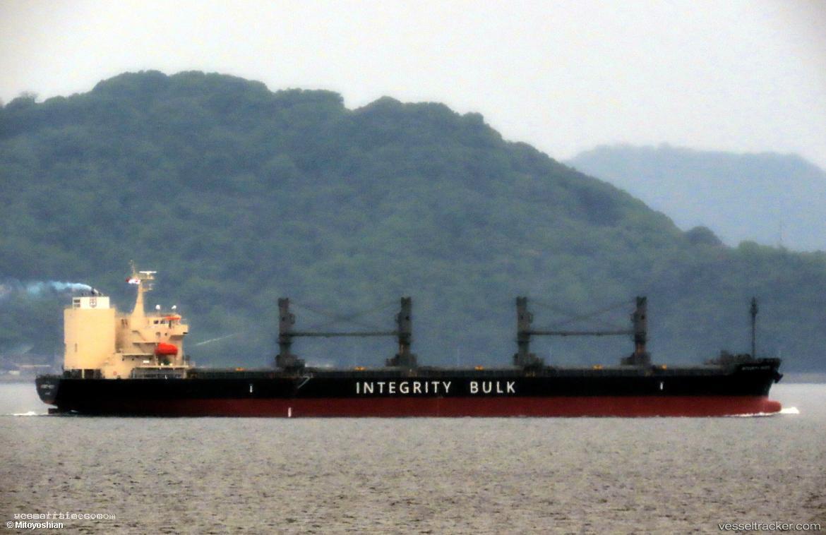 Integrity-Makoto - Bulk Carrier vessel registered in Singapore