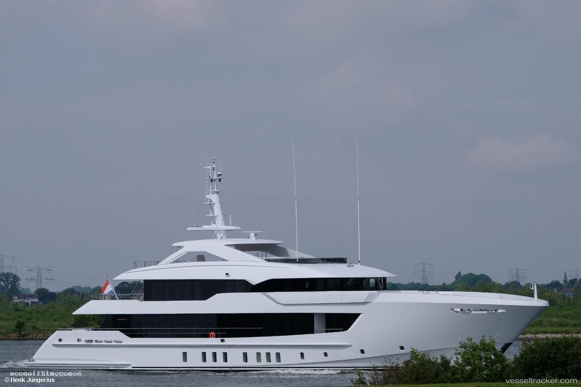 Pa-Lante - Yacht vessel registered in Cayman Islands